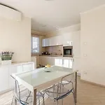 Indipendente, 200mq Giardino E Posto Auto