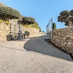 Indipendente, 200mq Giardino E Posto Auto *