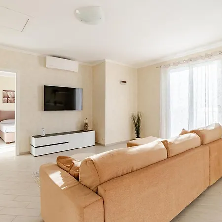 Indipendente, 200mq Giardino E Posto Auto Villa Santo Stefano al Mare