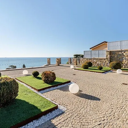 Indipendente, 200mq Giardino E Posto Auto Santo Stefano al Mare