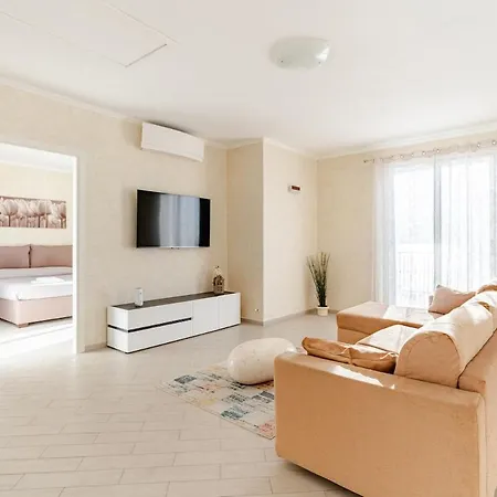 Villa Indipendente, 200mq Giardino E Posto Auto